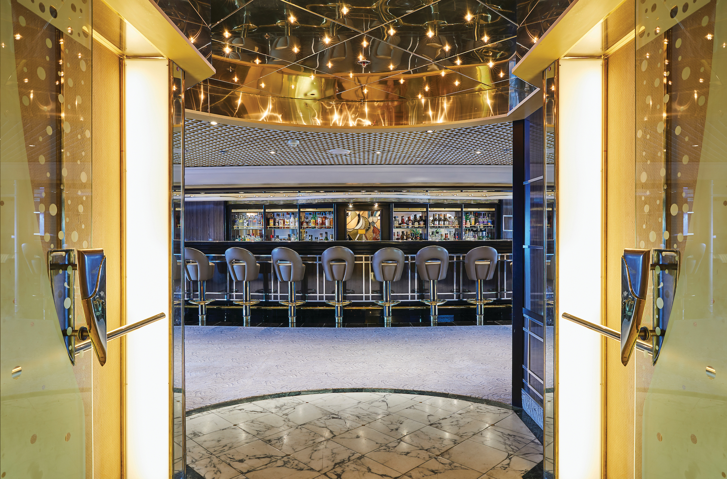Silversea - Silver Wind - The Bar 3.jpg